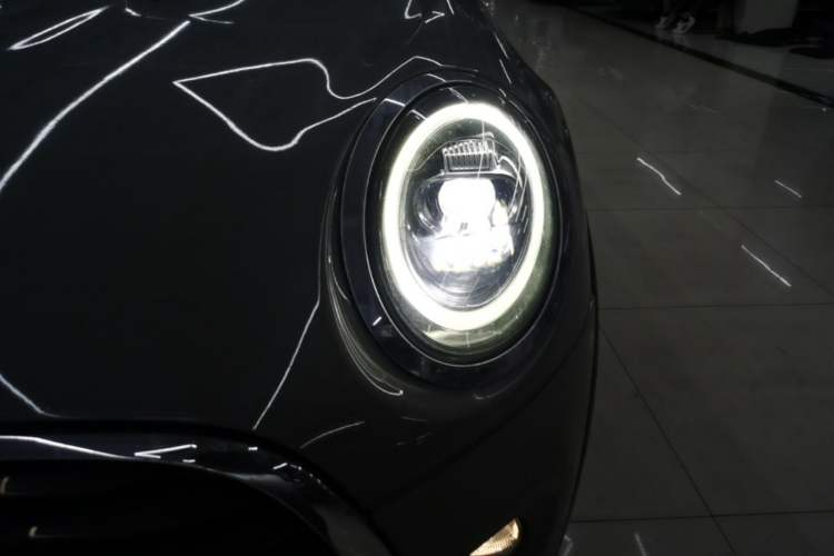 Used MINI 2018 1.5T COOPER Classic Edition Five-Door Version Left Front Headlight