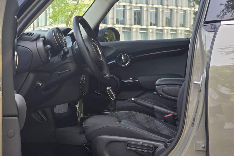Used MINI 2018 1.5T COOPER Classic Edition Five-Door Version Left Front Seat