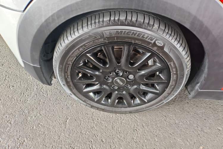 Used MINI 2018 1.5T COOPER Classic Edition Left Front Wheel Hub
