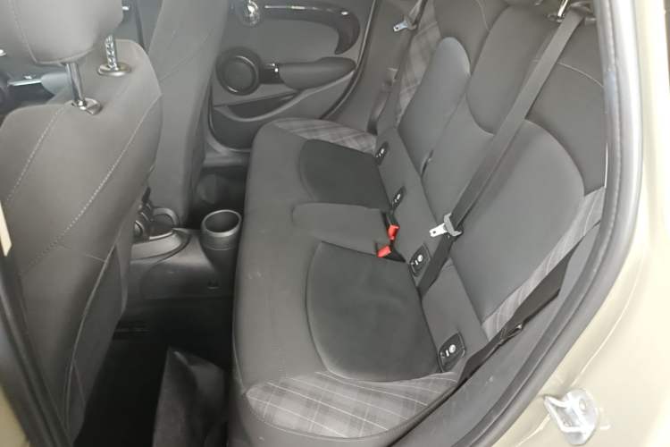 Used MINI 2018 1.5T COOPER Classic Edition Five-Door Version Left Rear Seat