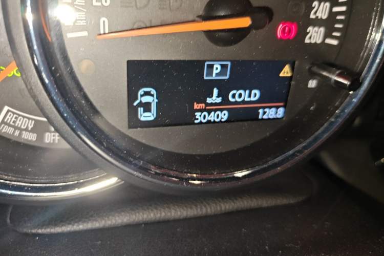 Used MINI 2018 1.5T COOPER Classic Edition Odometer Close Up
