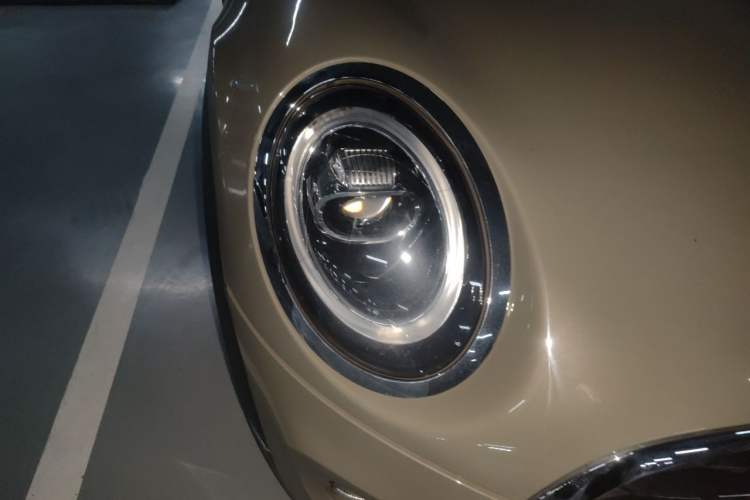 Used MINI 2018 1.5T COOPER Classic Edition Five-Door Version Right Front Headlight