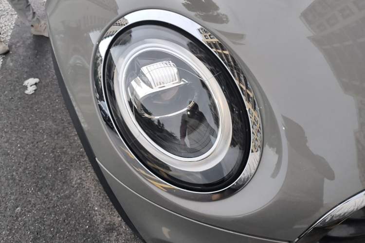 Used MINI 2018 1.5T COOPER Classic Edition Five-Door Version Right Front Headlight