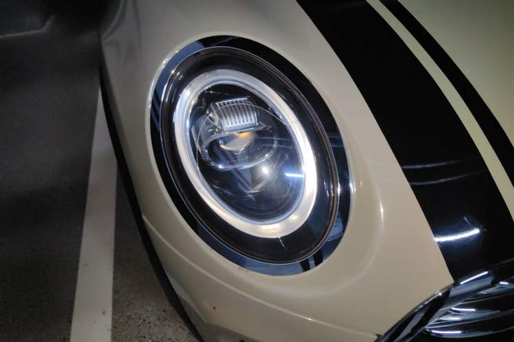 Used MINI 2018 1.5T COOPER Artist Five-Door Edition Right Front Headlight