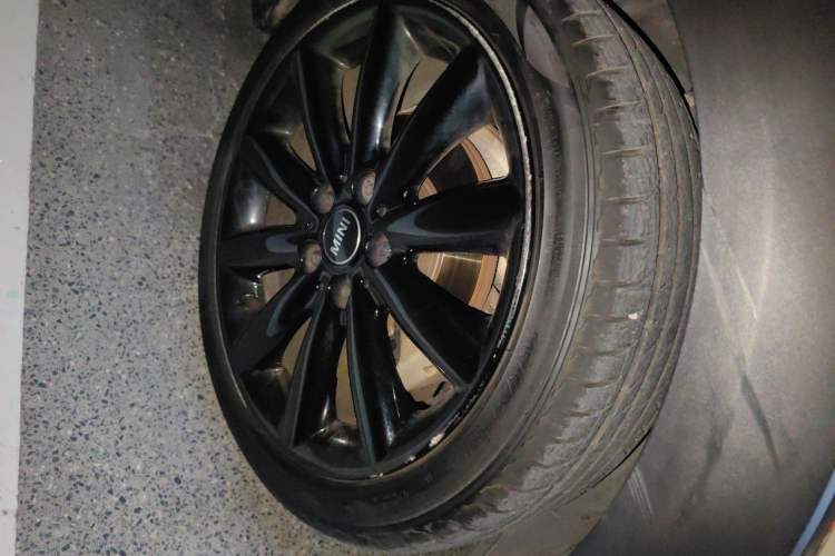 Used MINI 2018 1.5T COOPER Artist Five-Door Edition Right Front Wheel Hub