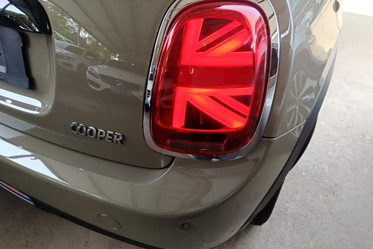 Used MINI 2018 1.5T COOPER Classic Edition Five-Door Version Right Rear Taillight