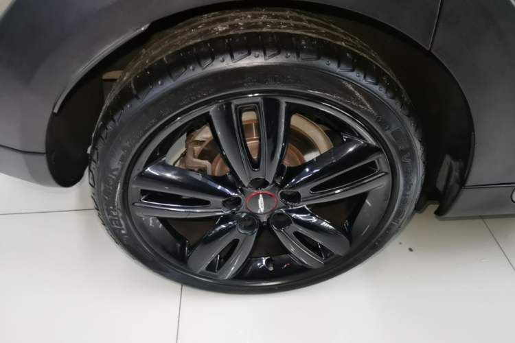 Used MINI 2018 1.5T COOPER Racing Edition Five-Door Version Right Rear Wheel Hub