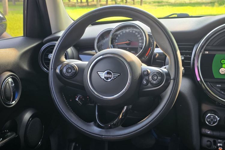 Used MINI 2018 1.5T COOPER Classic Edition Five-Door Version Steering Wheel