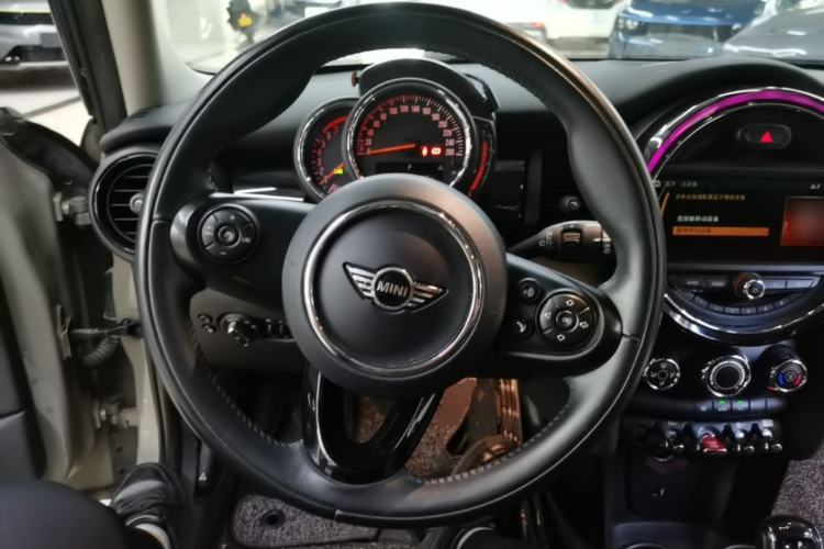 Used MINI 2018 1.5T COOPER Classic Edition Five-Door Version Steering Wheel