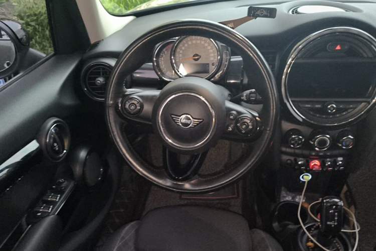 Used MINI 2018 1.5T COOPER Classic Edition Five-Door Version Steering Wheel