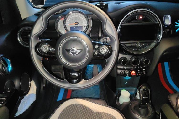 Used MINI 2018 1.5T COOPER Artist Five-Door Edition Steering Wheel