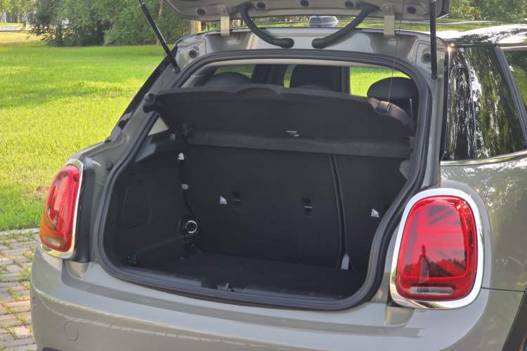 Used MINI 2018 1.5T COOPER Classic Edition Five-Door Version Trunk