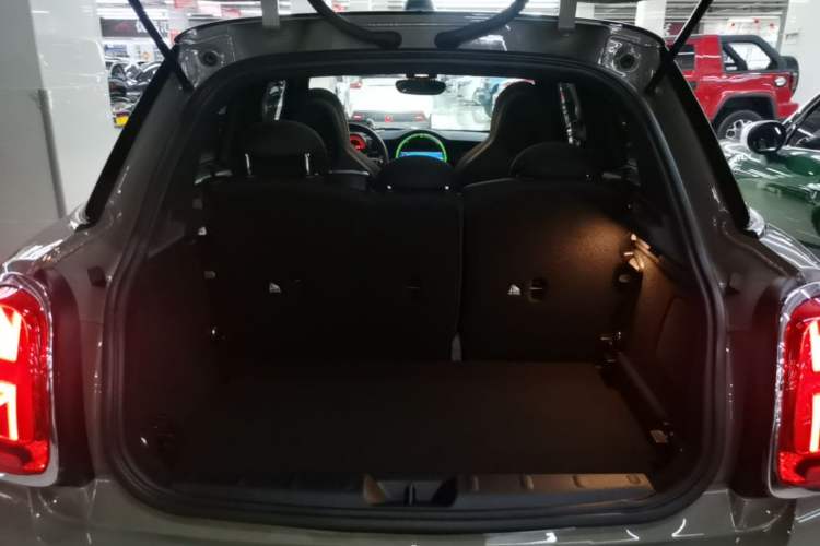 Used MINI 2018 1.5T COOPER Racing Edition Five-Door Version Trunk