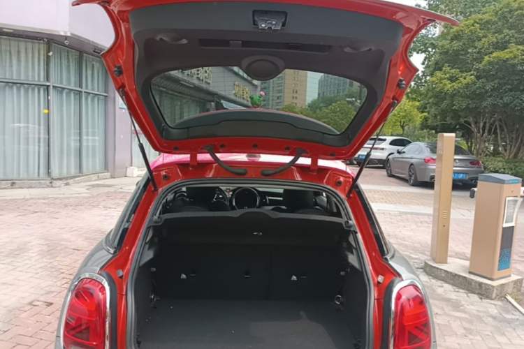 Used MINI 2018 1.5T COOPER Classic Edition Five-Door Version Trunk