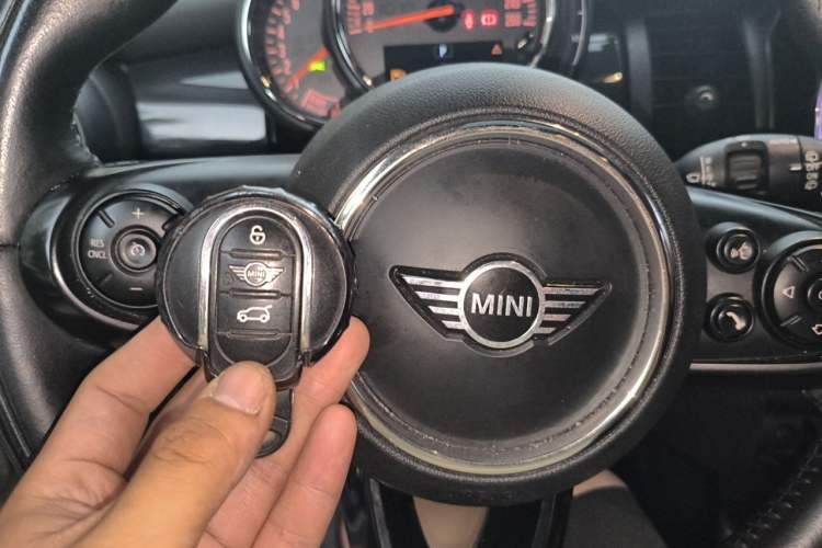 Used MINI 2018 1.5T COOPER Classic Edition Five-Door Version Vehicle Key