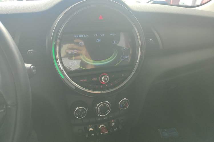 Used MINI 2018 1.5T ONE PLUS Five-Door Edition Audio And AC Panel