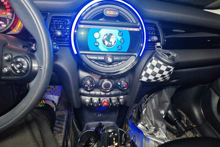 Used MINI 2018 1.5T COOPER Classic Edition Five-Door Version Audio And AC Panel
