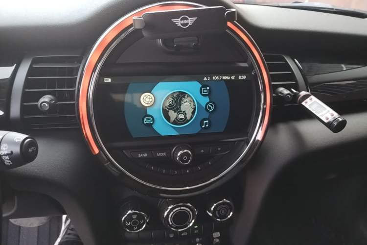 Used MINI 2018 1.5T COOPER Classic Edition Five-Door Version Audio And AC Panel