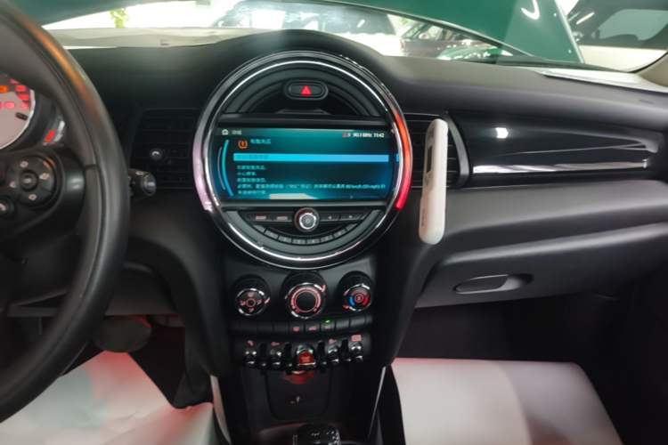 Used MINI 2018 1.5T COOPER Classic Edition Five-Door Version Audio And AC Panel