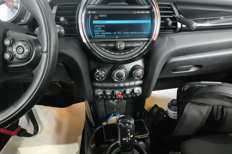 Used MINI 2018 1.5T COOPER Classic Edition Five-Door Version Audio And AC Panel