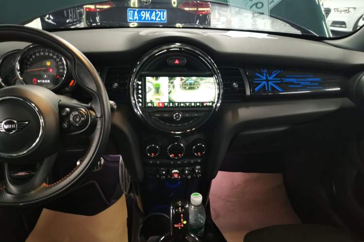 Used MINI 2018 1.5T COOPER Racing Edition Five-Door Version Audio And AC Panel