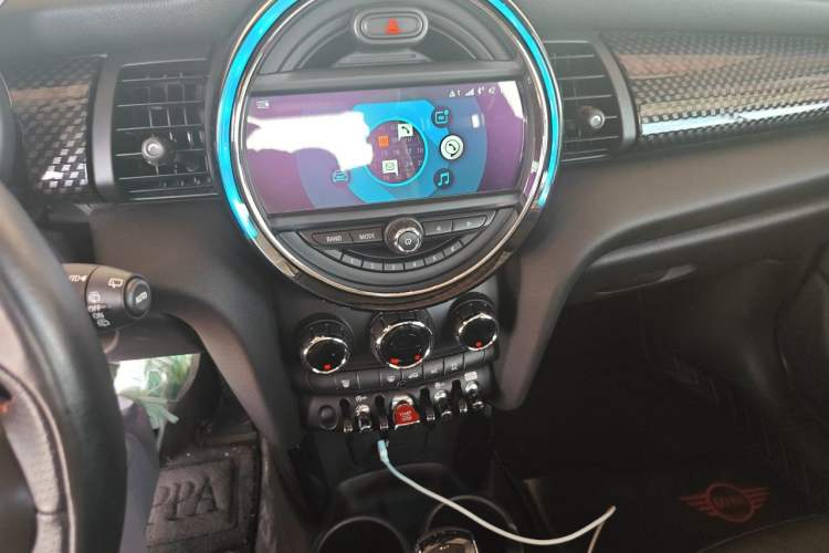 Used MINI 2018 2.0T COOPER S Classic Edition Five-Door Version Audio And AC Panel