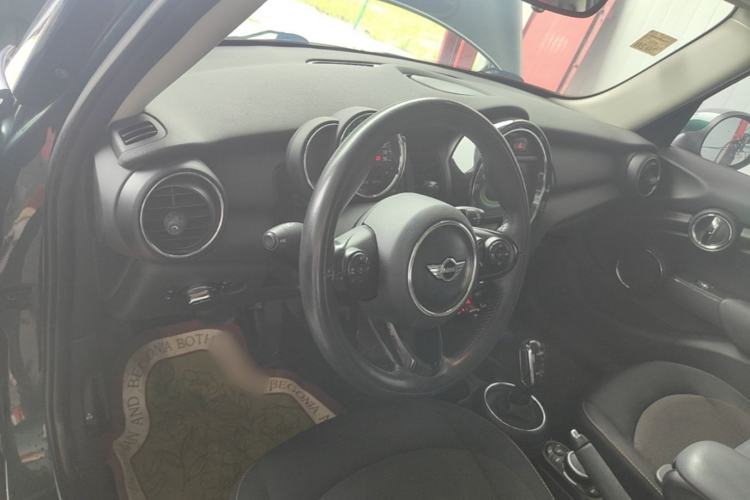 Used MINI 2018 1.5T ONE PLUS Five-Door Edition Center Console