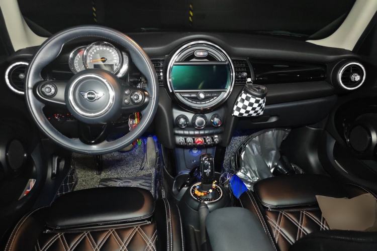 Used MINI 2018 1.5T COOPER Classic Edition Five-Door Version Center Console