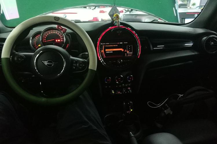 Used MINI 2018 1.5T COOPER CABRIO Classic Edition Center Console