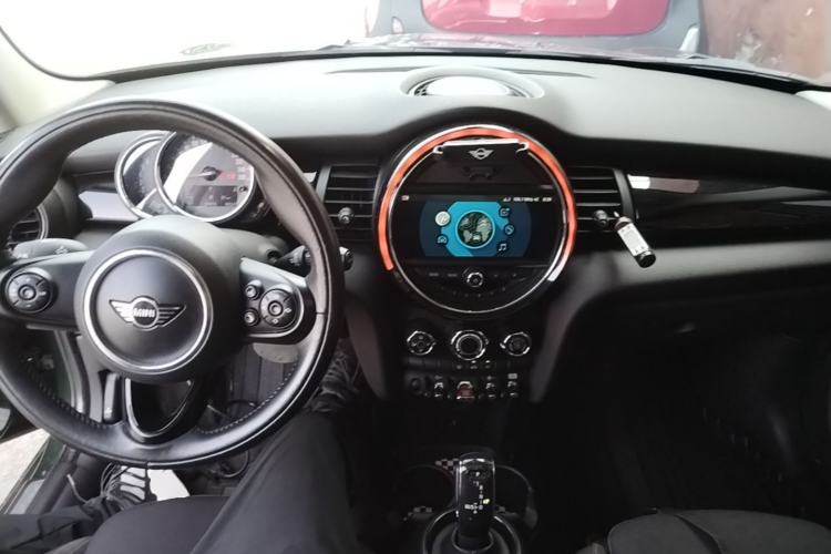 Used MINI 2018 1.5T COOPER Classic Edition Five-Door Version Center Console