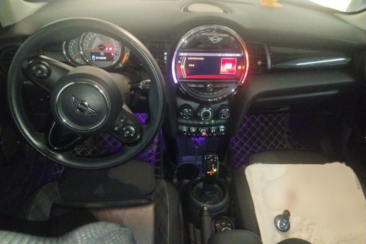 Used MINI 2018 1.5T COOPER Classic Edition Five-Door Version Center Console