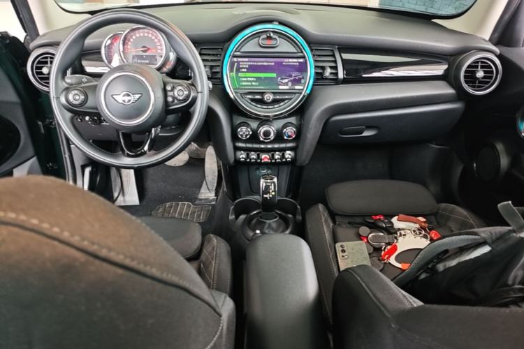 Used MINI 2018 1.5T COOPER Classic Edition Five-Door Version Center Console