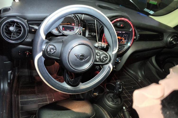 Used MINI 2018 1.5T COOPER Classic Edition Center Console