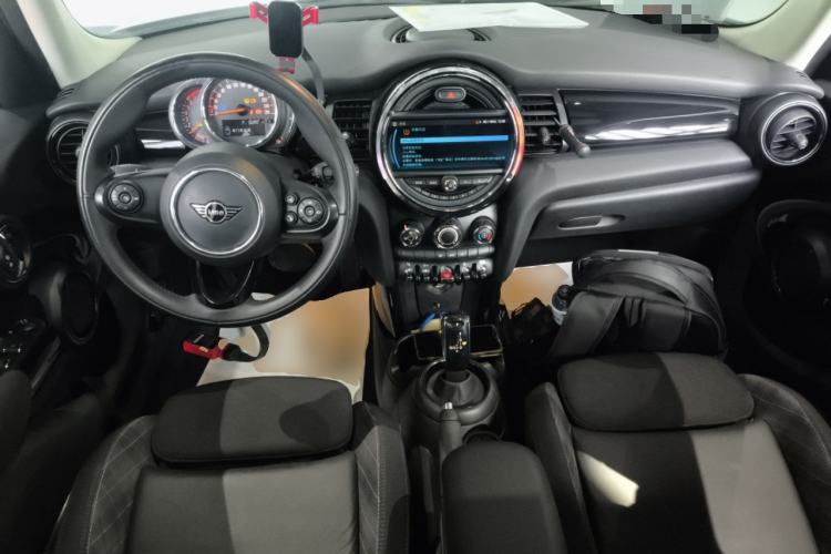 Used MINI 2018 1.5T COOPER Classic Edition Five-Door Version Center Console