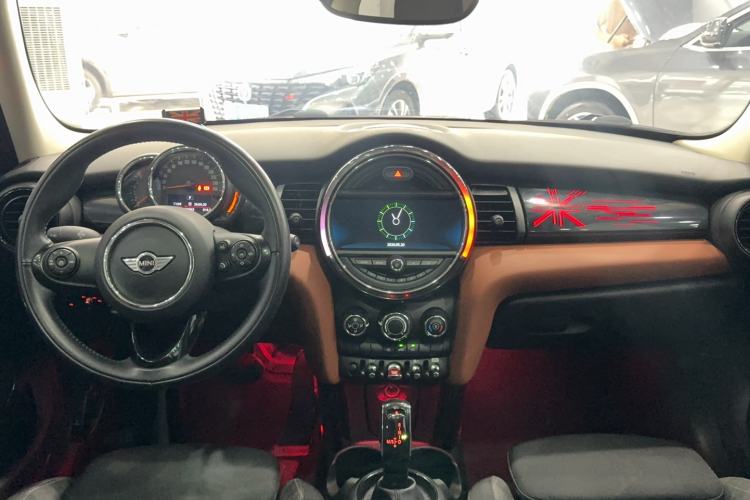 Used MINI 2018 1.5T COOPER Classic Edition Five-Door Version Center Console