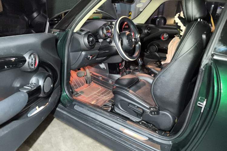 Used MINI 2018 1.5T COOPER Classic Edition Driver Seat