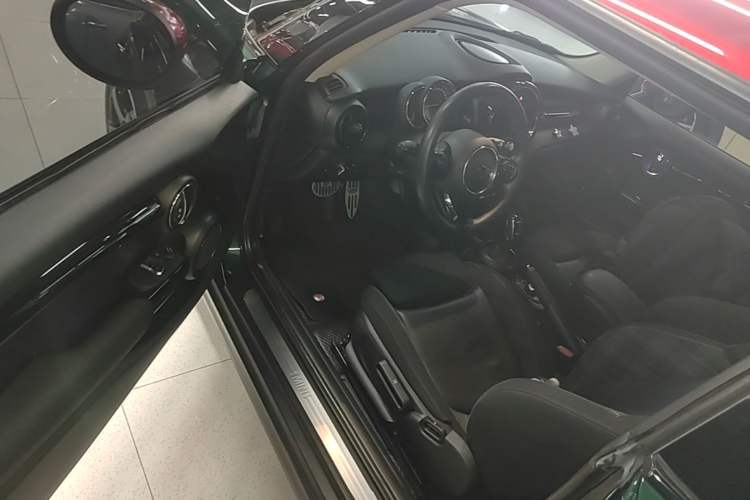 Used MINI 2018 1.5T COOPER Classic Edition Driver Seat