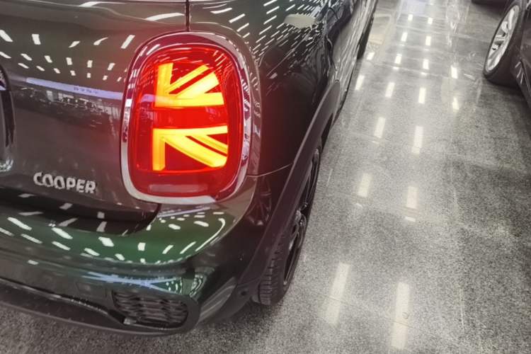 Used MINI 2018 1.5T COOPER Racing Driver Exterior 3