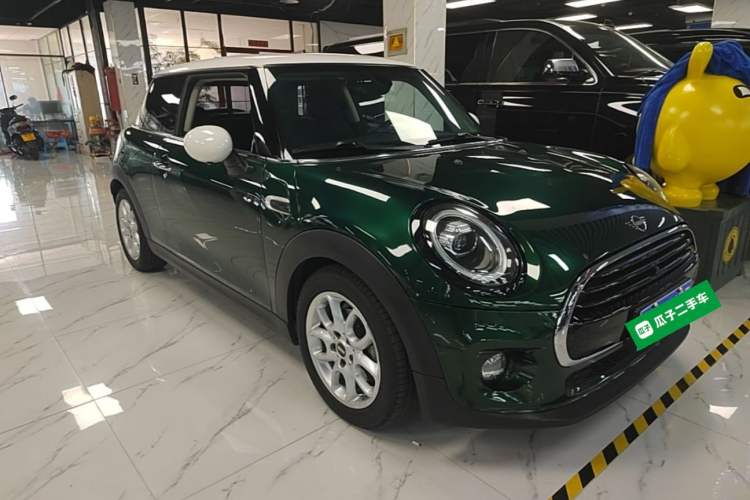 Used MINI 2018 1.5T COOPER Classic Edition Front Right 45 Deg