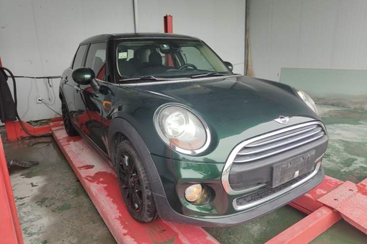 Used MINI 2018 1.5T ONE PLUS Five-Door Edition Front Right 45 Deg