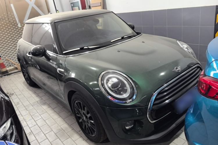 Used MINI 2018 1.5T COOPER Classic Edition Front Right 45 Deg