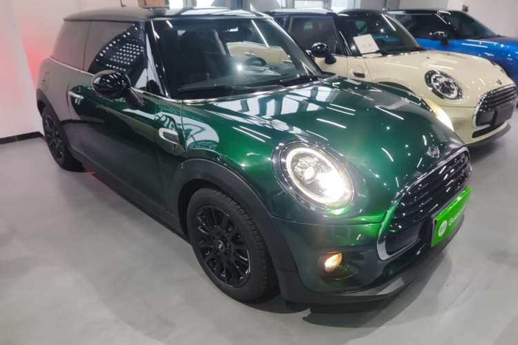 Used MINI 2018 1.5T COOPER Classic Edition Front Right 45 Deg