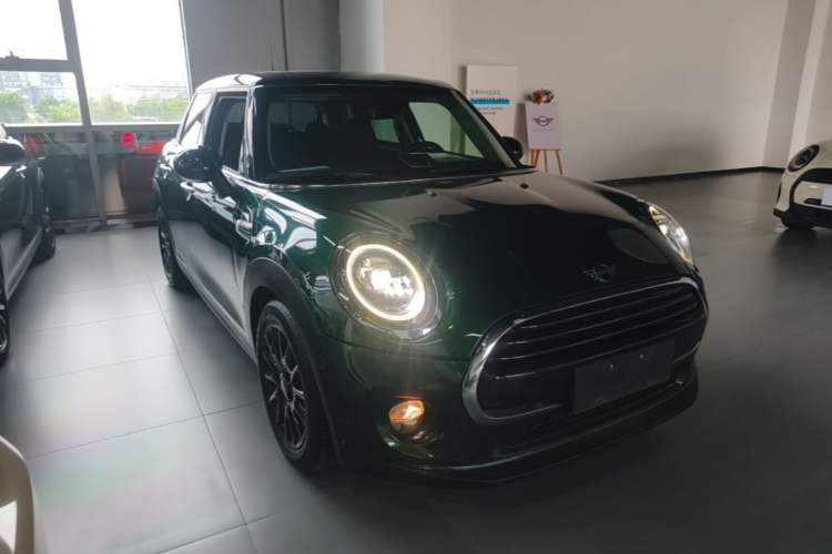 Used MINI 2018 1.5T COOPER Classic Edition Five-Door Version Front Right 45 Deg
