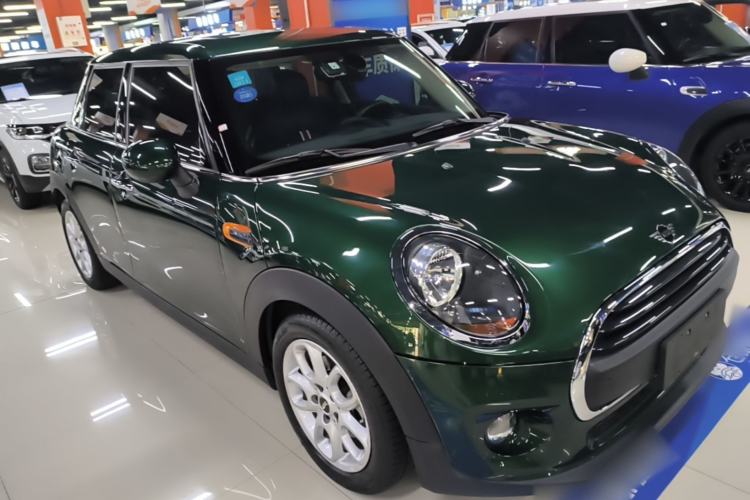 Used MINI 2018 1.5T ONE Five-Door Edition Front Right 45 Deg