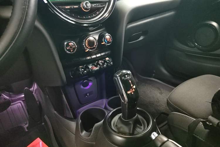 Used MINI 2018 1.5T COOPER Classic Edition Gear Lever