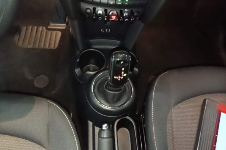 Used MINI 2018 1.5T ONE PLUS Gear Lever