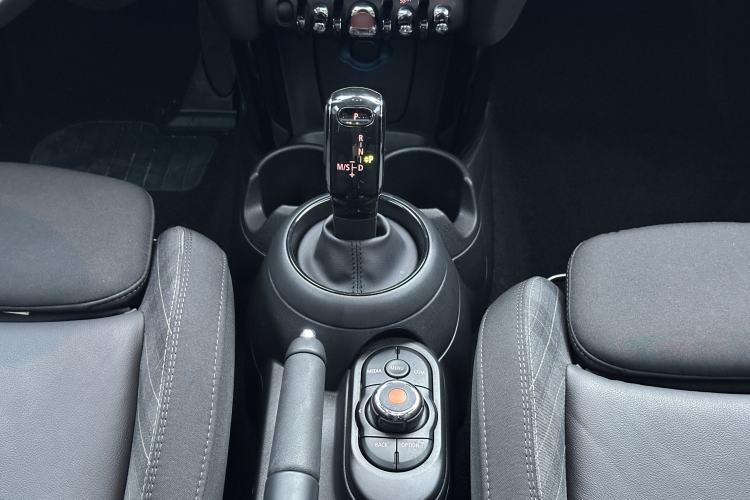 Used MINI 2018 1.5T COOPER Classic Edition Five-Door Version Gear Lever