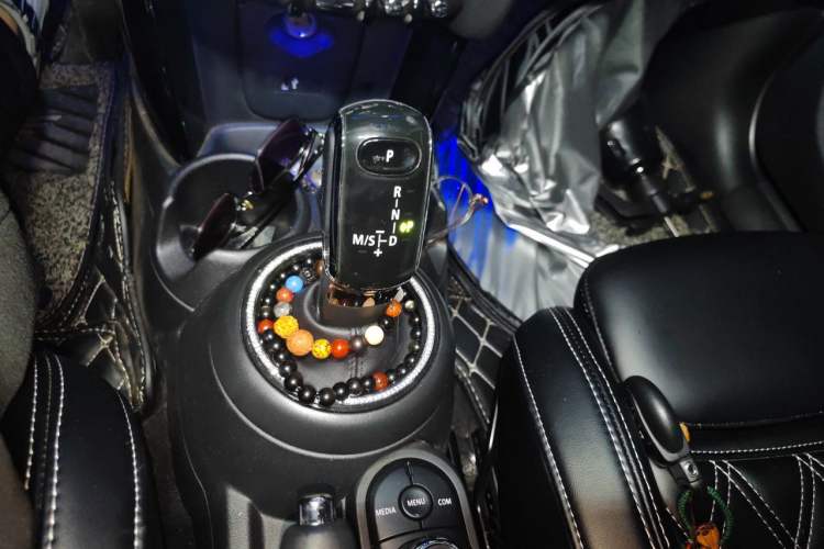 Used MINI 2018 1.5T COOPER Classic Edition Five-Door Version Gear Lever