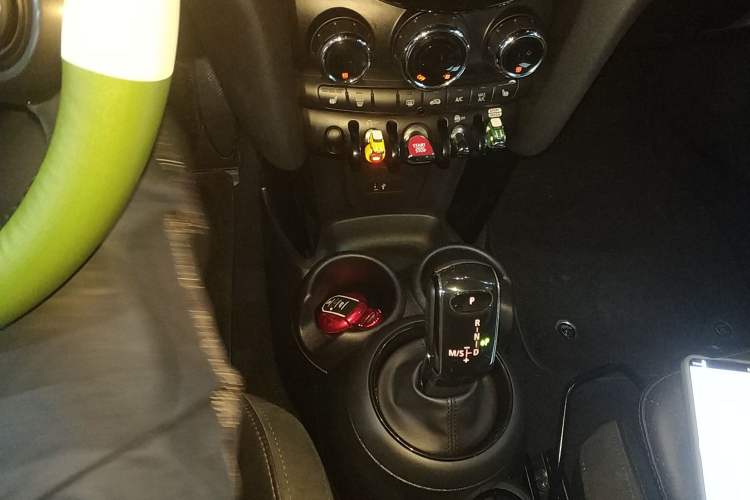 Used MINI 2018 1.5T COOPER CABRIO Classic Edition Gear Lever