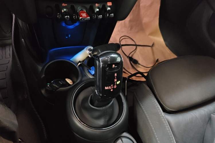 Used MINI 2018 1.5T COOPER Classic Edition Five-Door Version Gear Lever